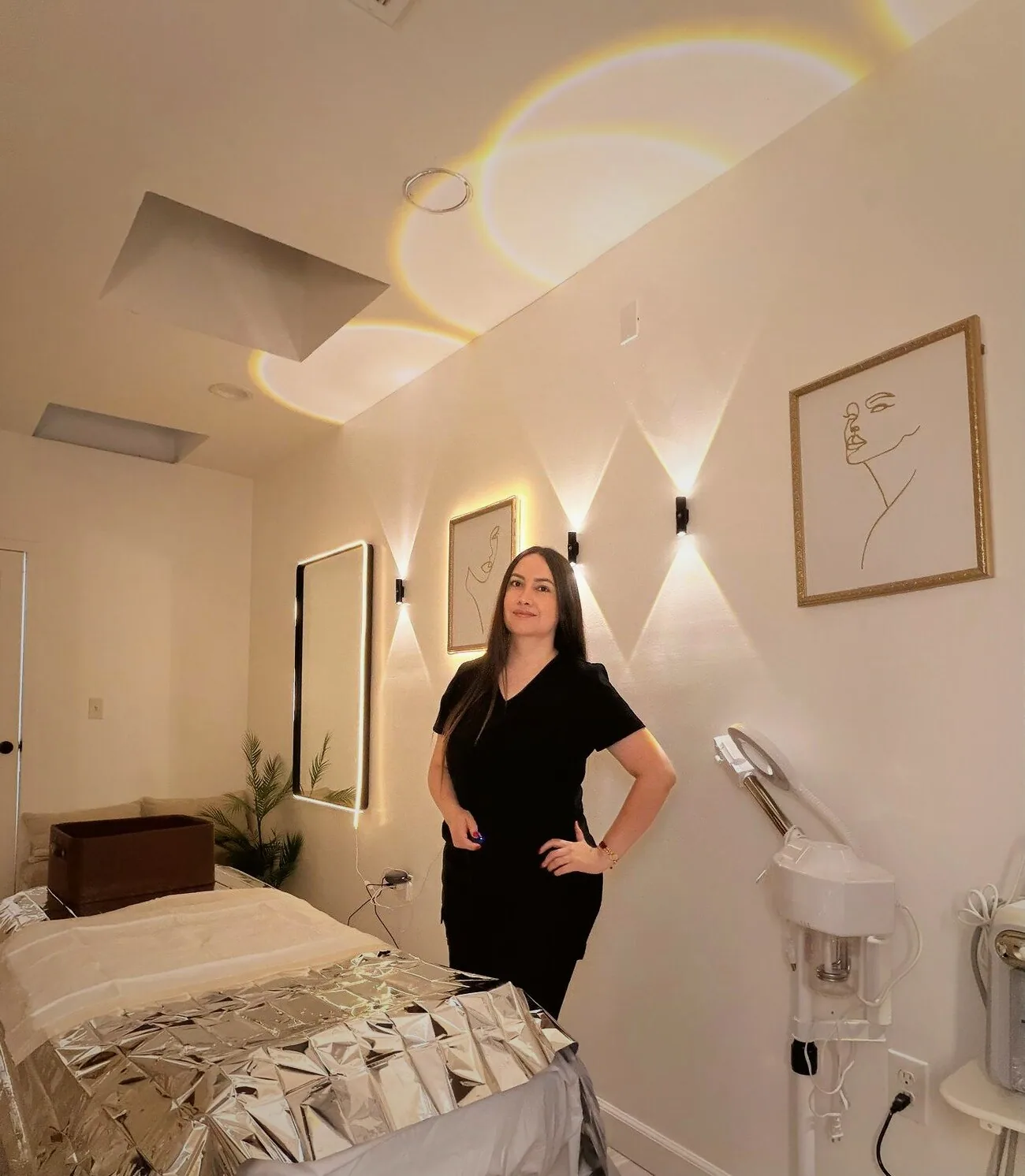 Andrea preparando la suite en AS MedSpa